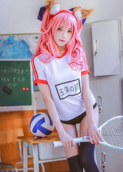 凯茜顺从的女孩